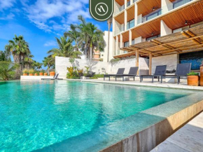 Luxury 4 BR Oceanfront Condo - Private Beach - Pool